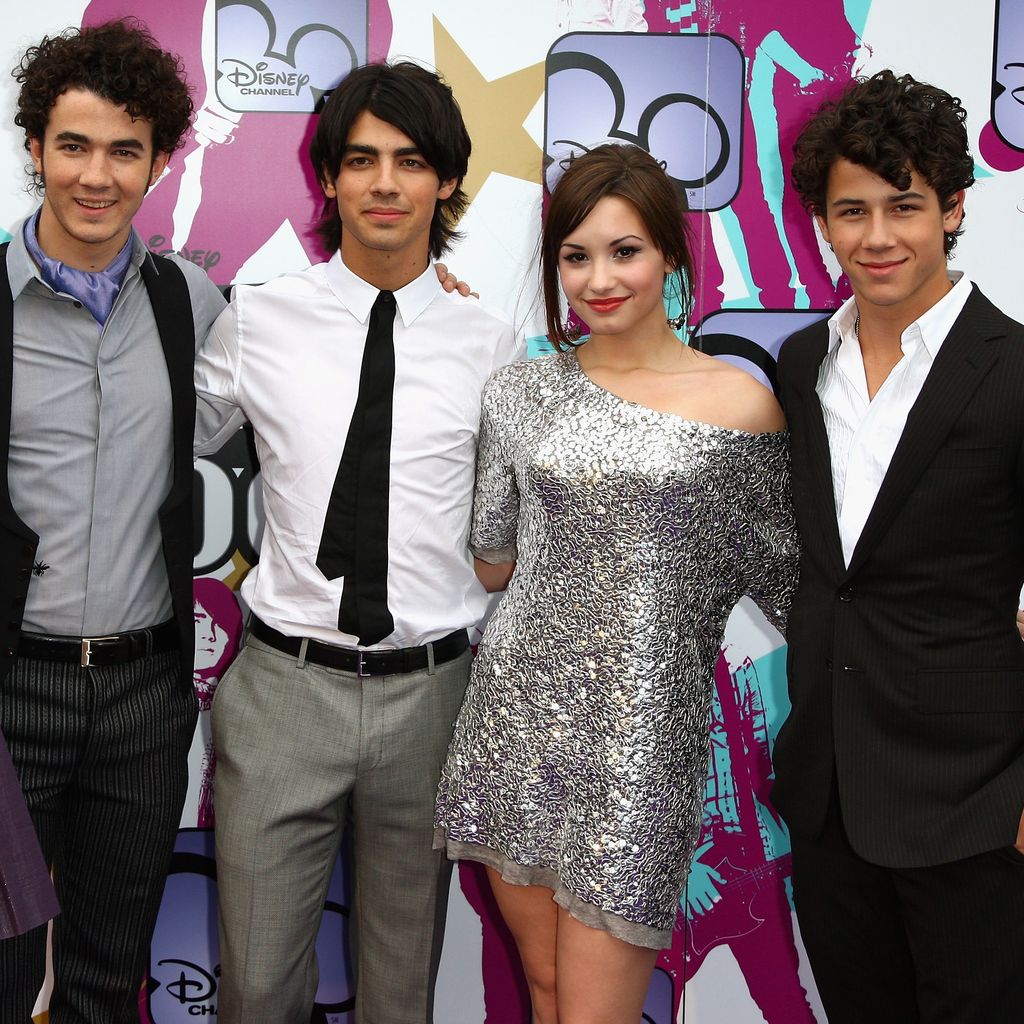Alyson Stoner, Kevin Jonas, Joe Jonas, Demi Lovato und Nick Jonas bei der Europapremiere von "Camp Rock", 2008