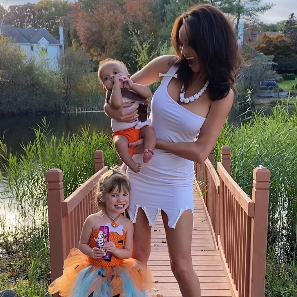 Alyssa Scott mit ihrer Tochter Zeela und Sohn Zen, November 2021