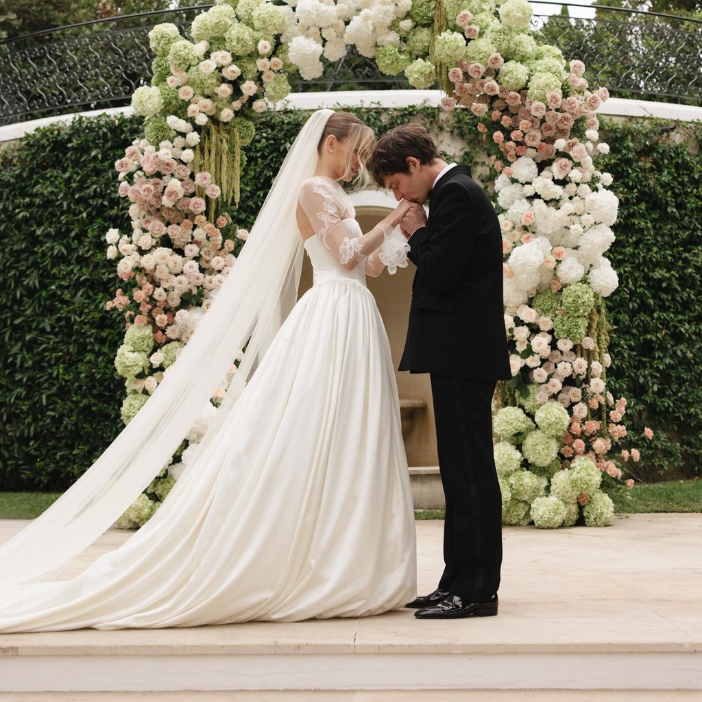 Tokio-Hotel-Bassist Georg Listing und seine Susanne feiern ihr ganz eigenes Hochzeitsmärchen.