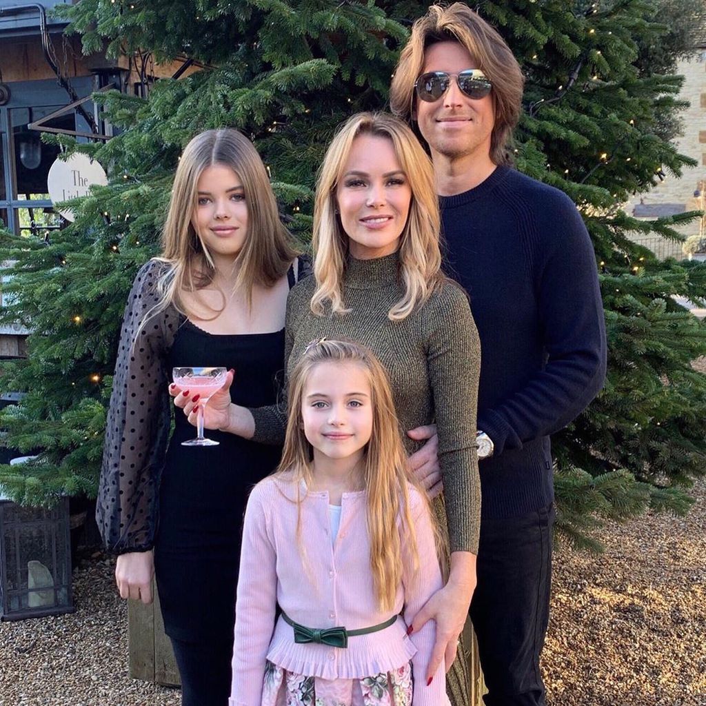Amanda Holden mit ihrem Mann und ihren Töchtern