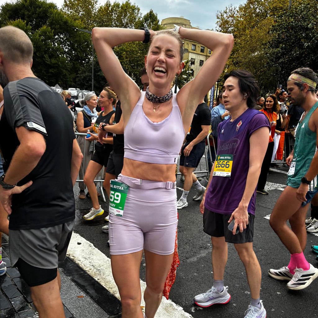 Amber Heard nach ihrem ersten Halbmarathon, Oktober 2026