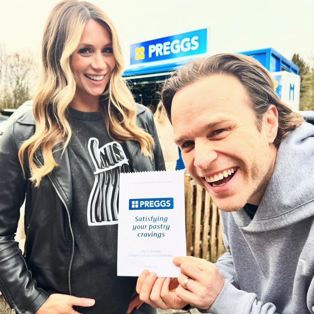 Schwangere Amelia Tank und ihr Ehemann Olly Murs