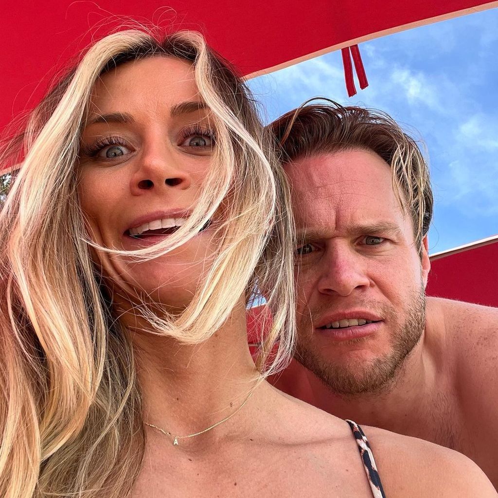 Amelia Tank und Olly Murs während eines Urlaubs