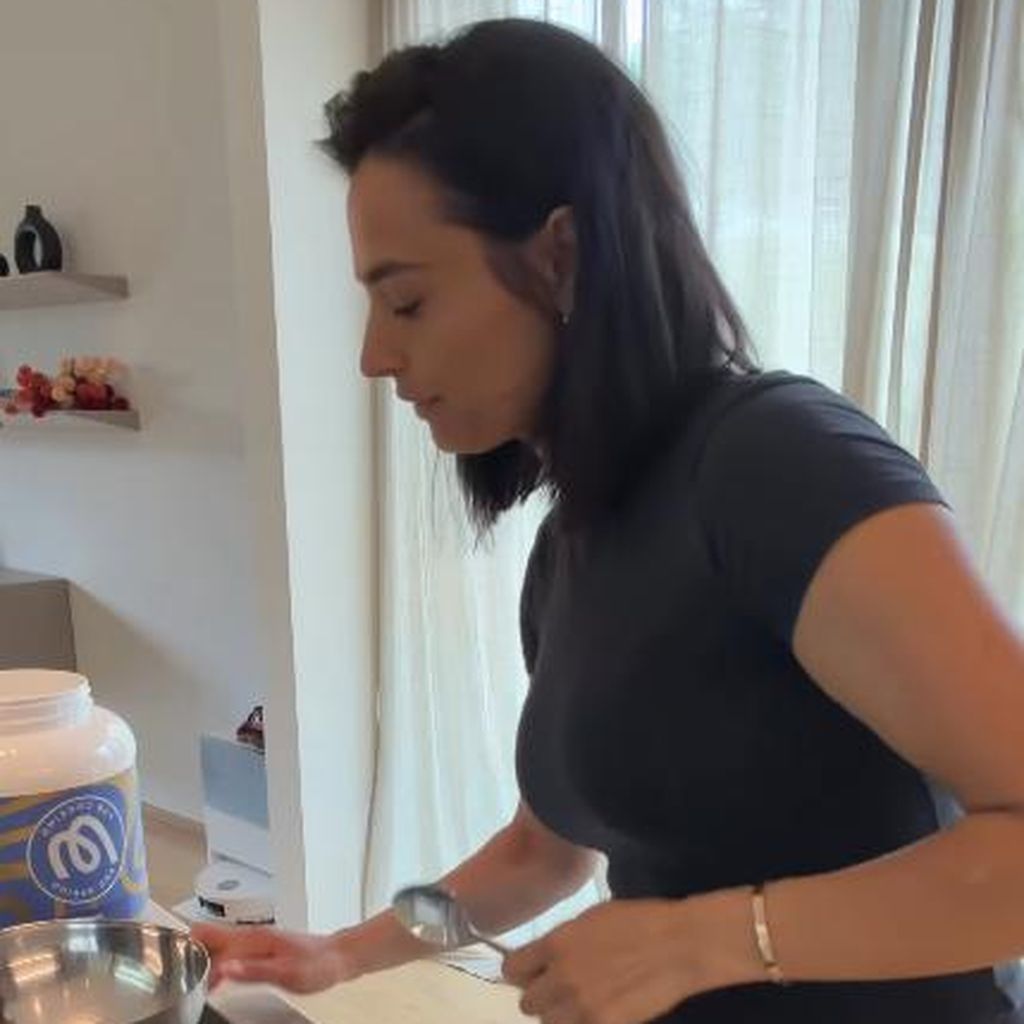 Amira Aly zeigt ihren Babybauch, Mai 2026