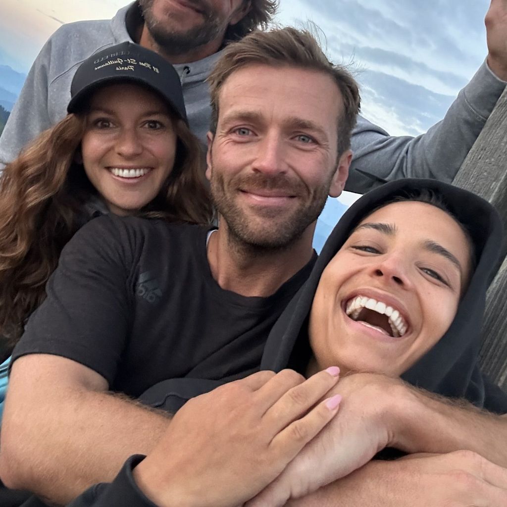 Amira Pocher und Christian Düren mit Freunden im August 2024