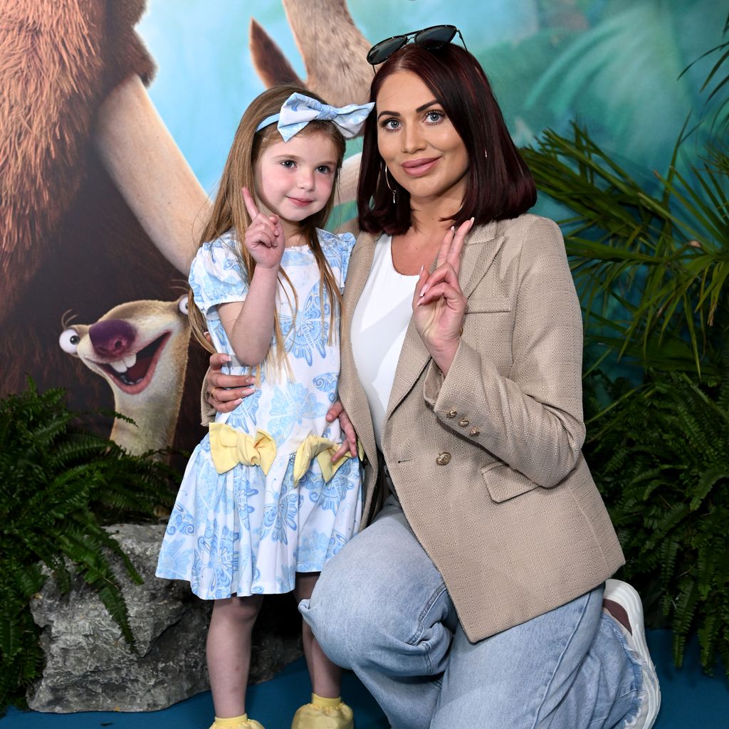Amy Childs und ihre Tochter Polly im März 2022