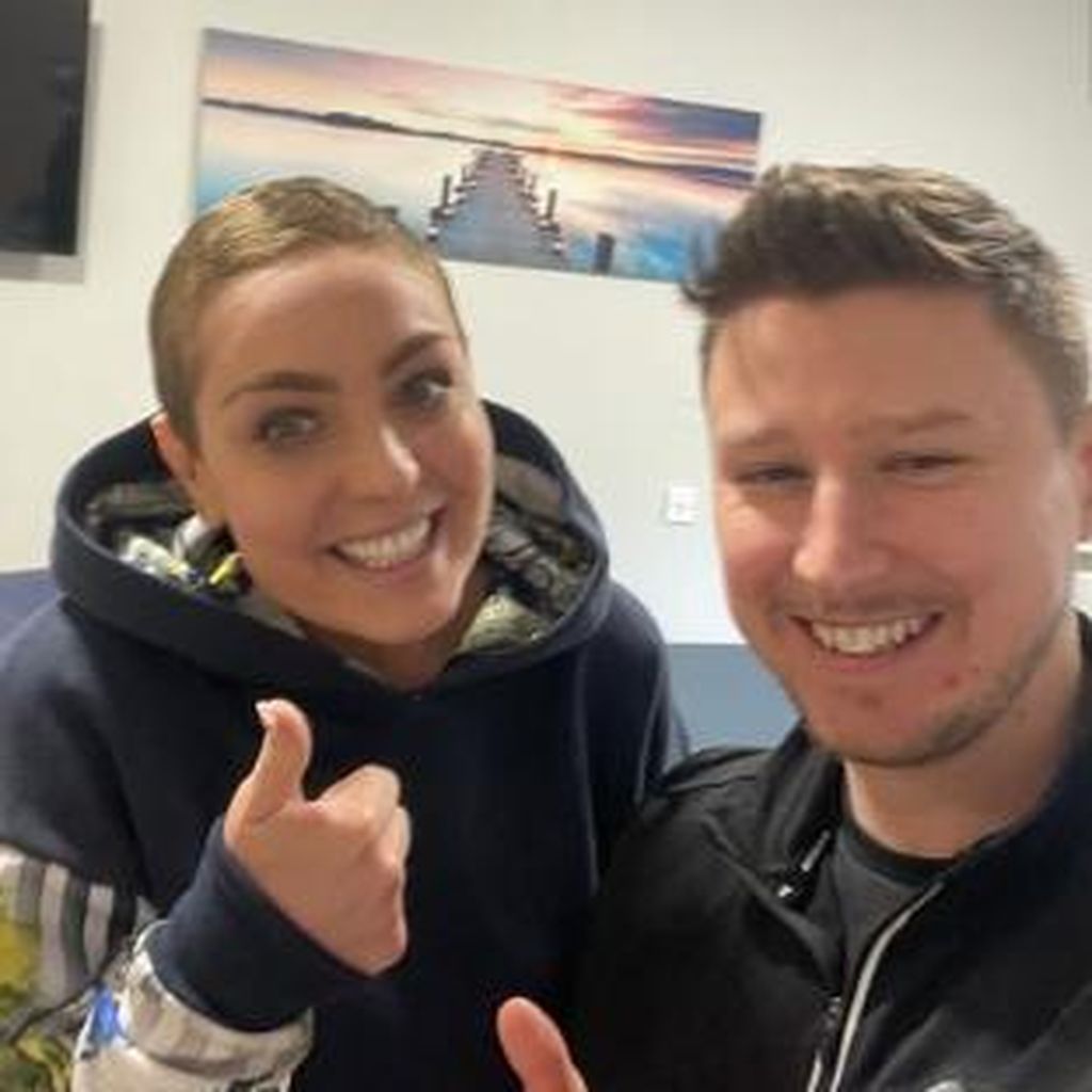 Amy Dowden und ihr Physiotherapeut