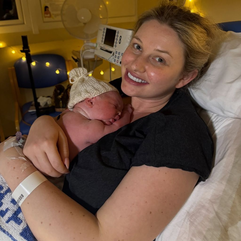 Amy Hart mit ihrem neugeborenen Sohn