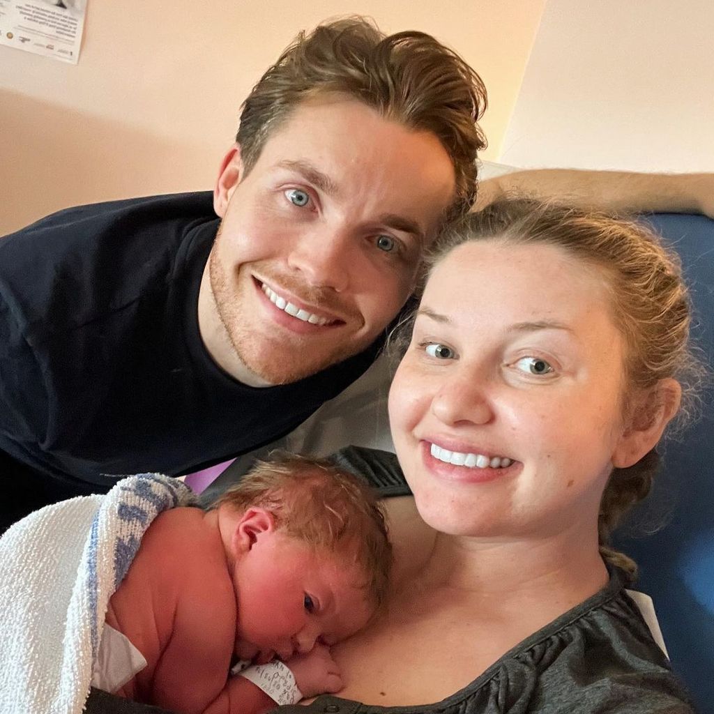 Amy Hart, Sam Rason und ihr Sohn, März 2023