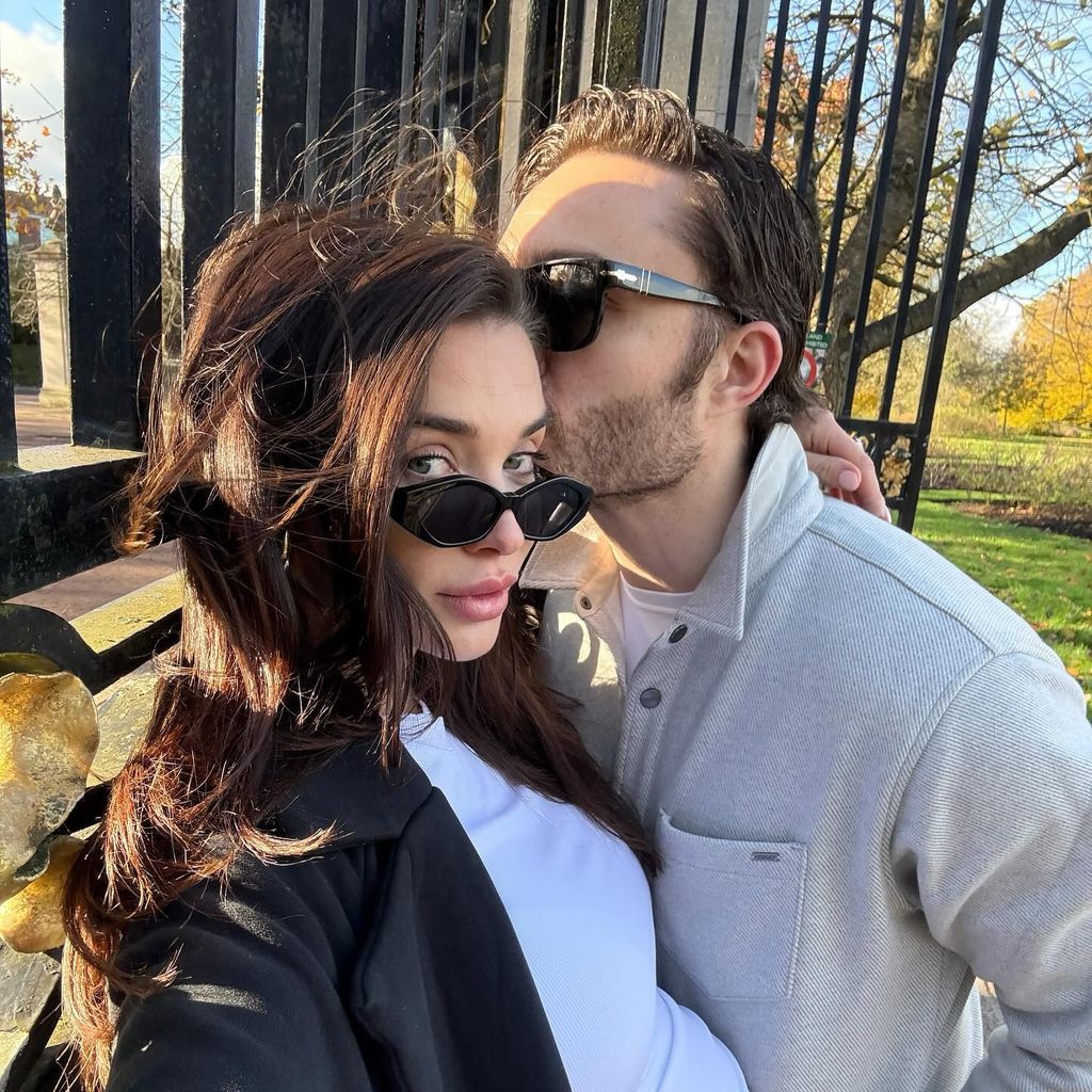 Amy Jackson und Ed Westwick, Dezember 2024