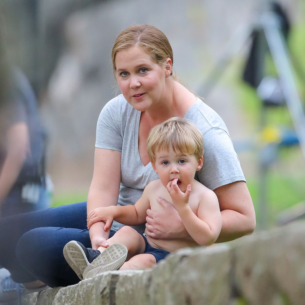 Amy Schumer und ihr Söhnchen Gene David, April 2021