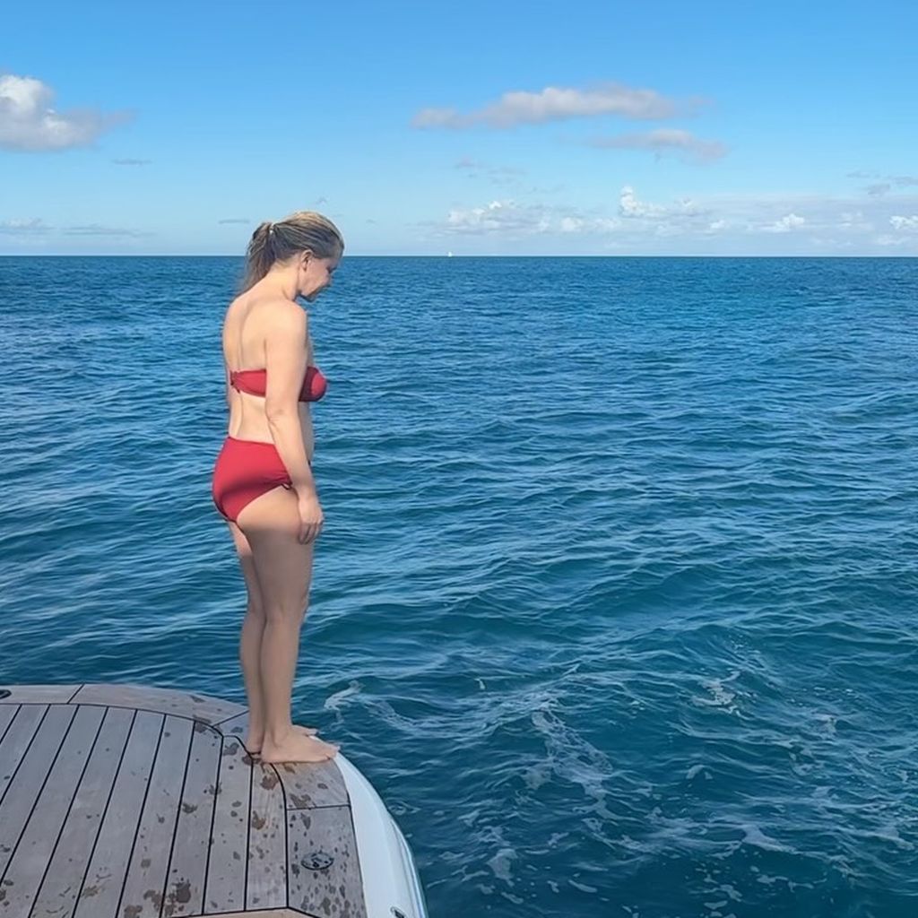 Amy Schumer im Februar 2026 während ihres Urlaubs