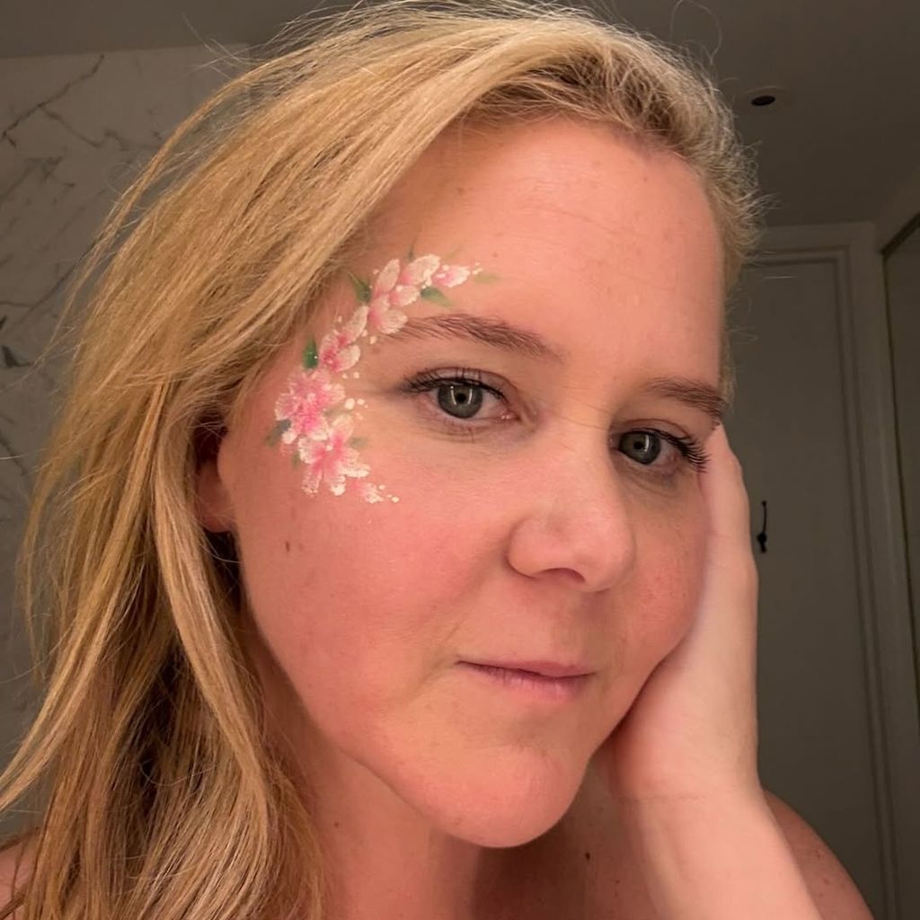 Amy Schumer im Mai 2026 mit Gesichtsbemalung