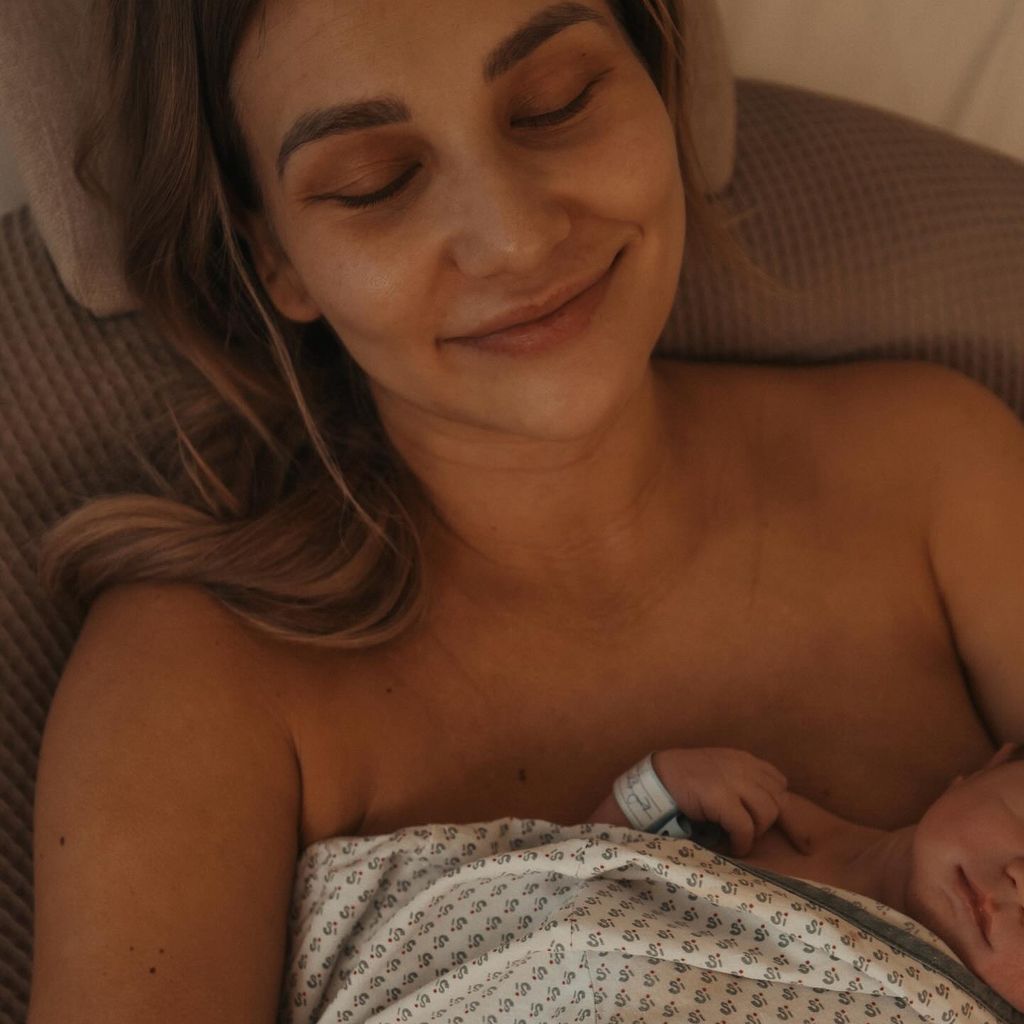Ana Johnson und ihr Baby kurz nach der Geburt