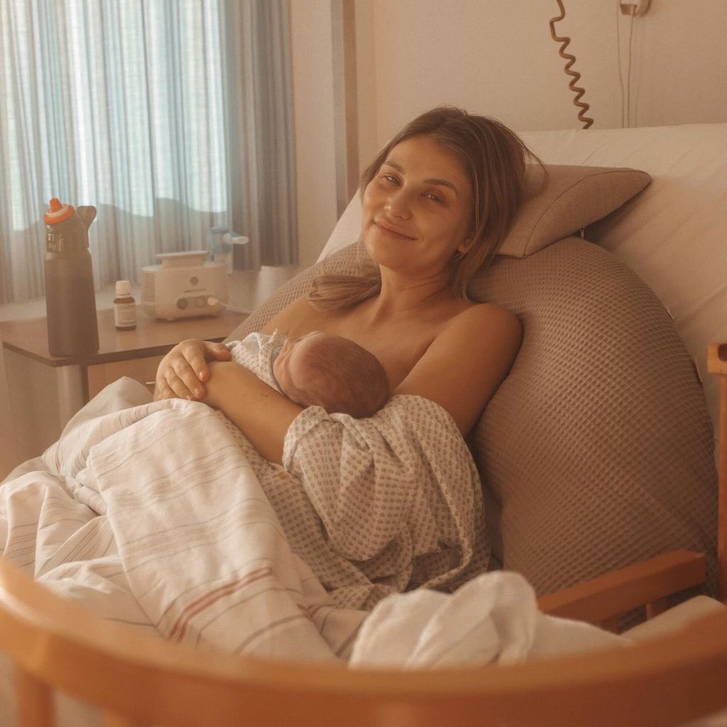 Ana Johnson und ihr Baby kurz nach der Geburt