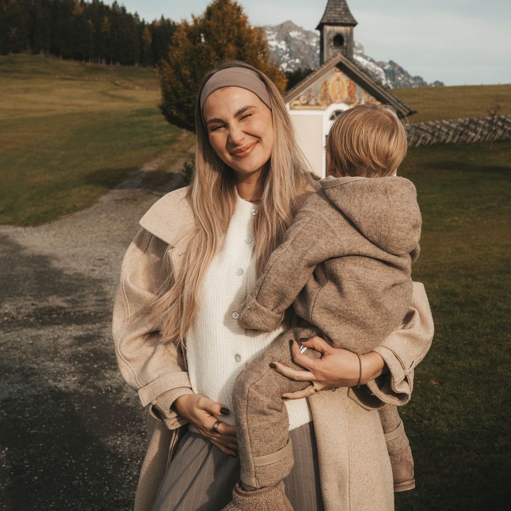 Ana Johnson und ihr Sohn Maui, November 2025