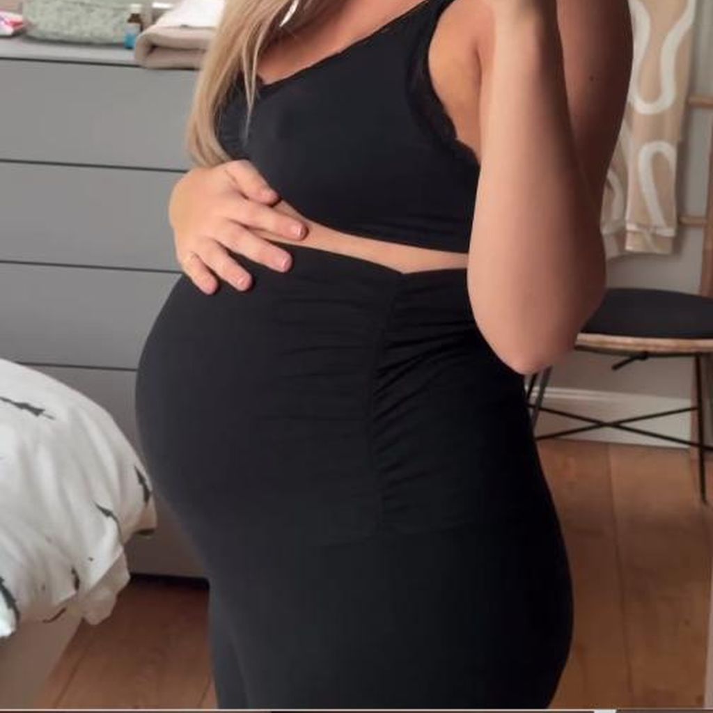 Ana Johnsons Bauch nach der Geburt