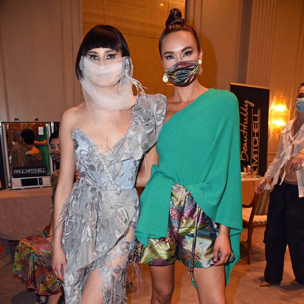 Anastasia und Jacky von GNTM bei der Anja Gockel Fashion Show im Juni 2020