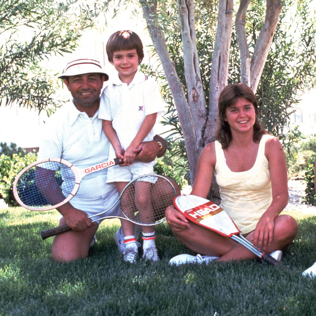 Andre Agassi mit seinem Vater Emmanuel "Mike" und seinen Geschwistern im Juni 1976