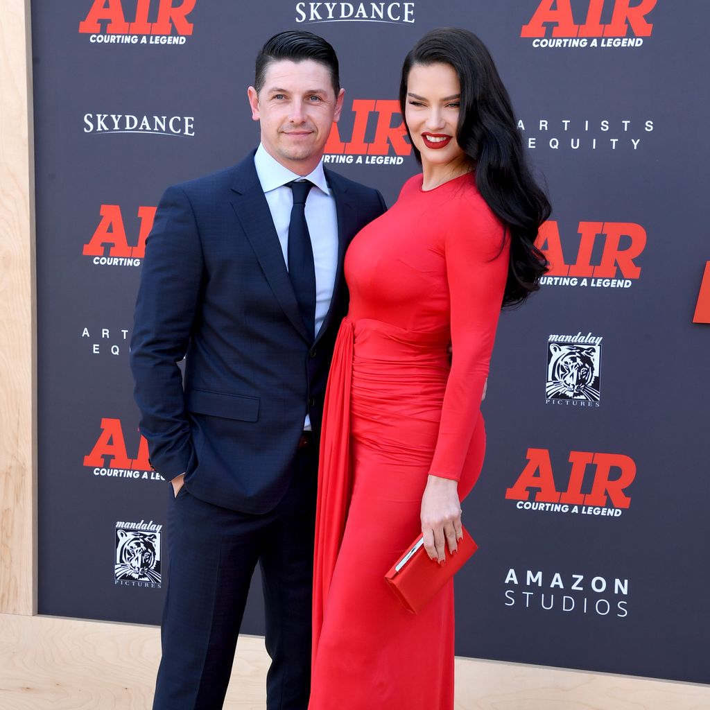 Andre Lemmers und Adriana Lima bei der Premiere von "Air: Der große Wurf" in Los Angeles, 2023
