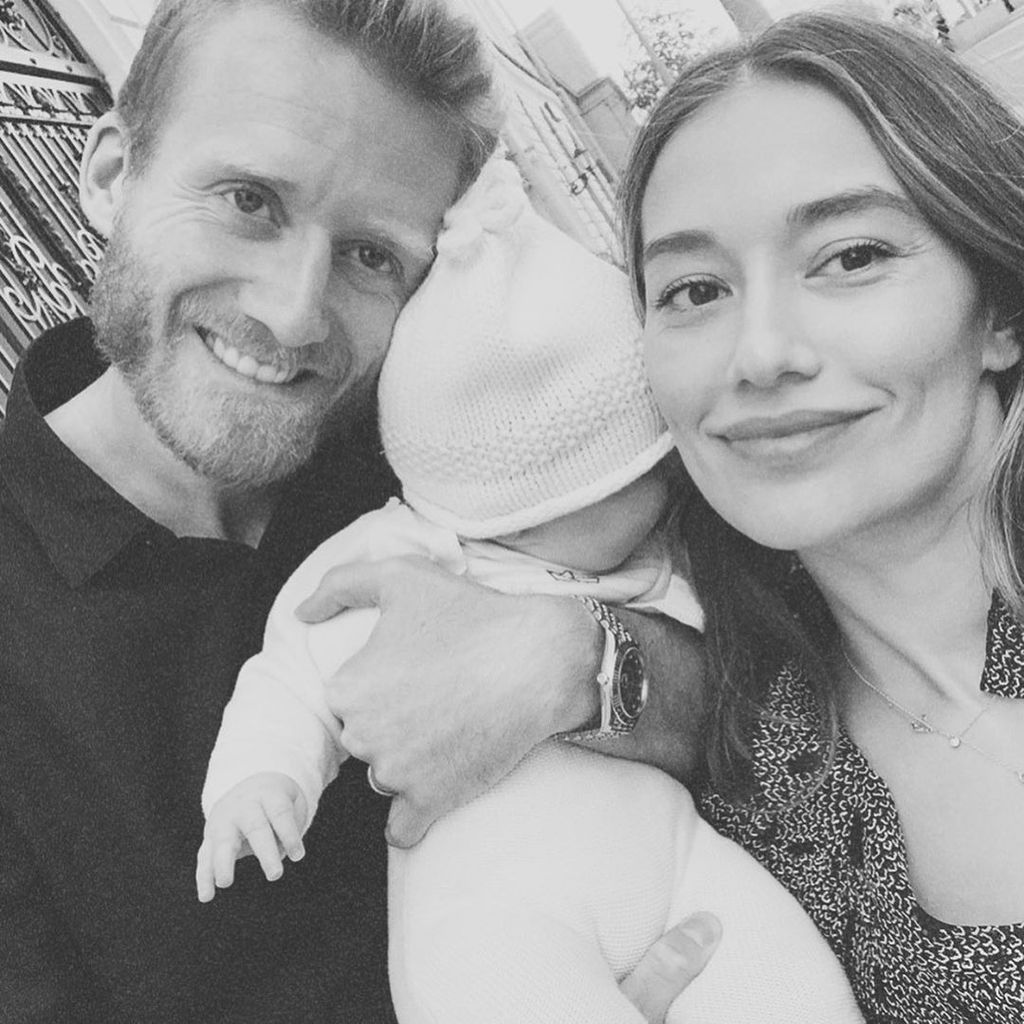 André und Anna Schürrle mit ihrer Tochter Kaia