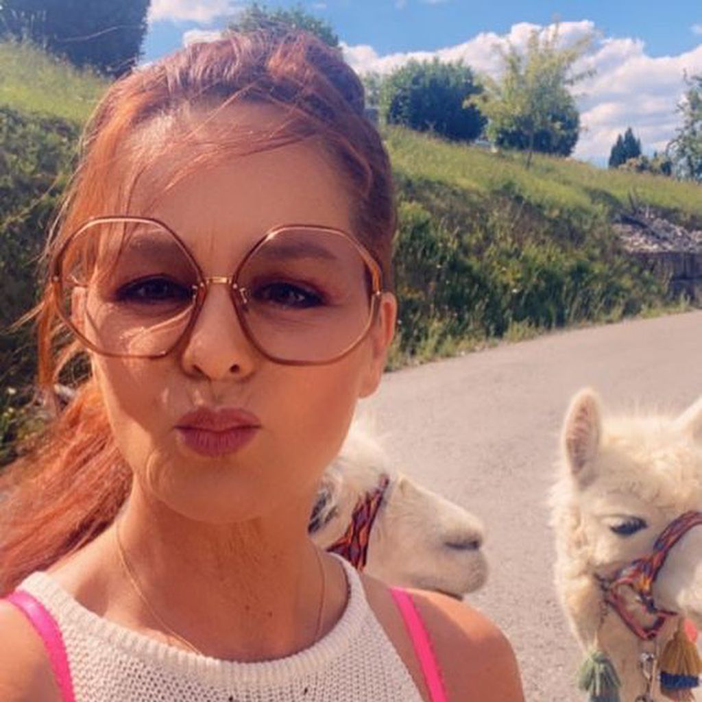 Andrea Berg mit ihren Alpakas, Juli 2020