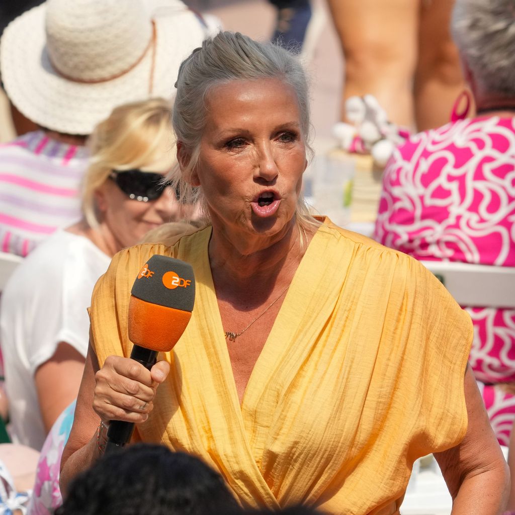 Andrea Kiewel moderiert den ZDF-Fernsehgarten mit dem Motto 90er Party in Mainz, 12.07.2026