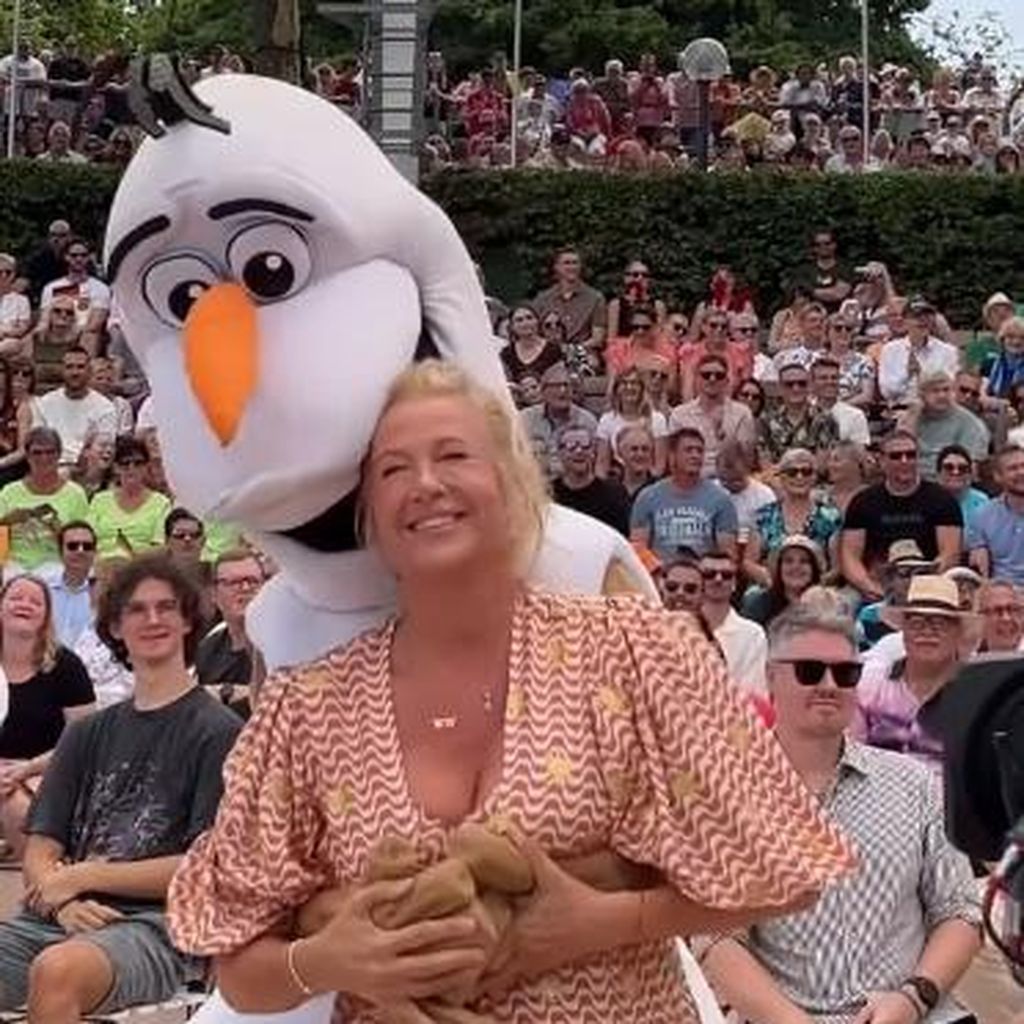Andrea Kiewel und Olaf der Schneemann im Fernsehgarten, Juli 2025