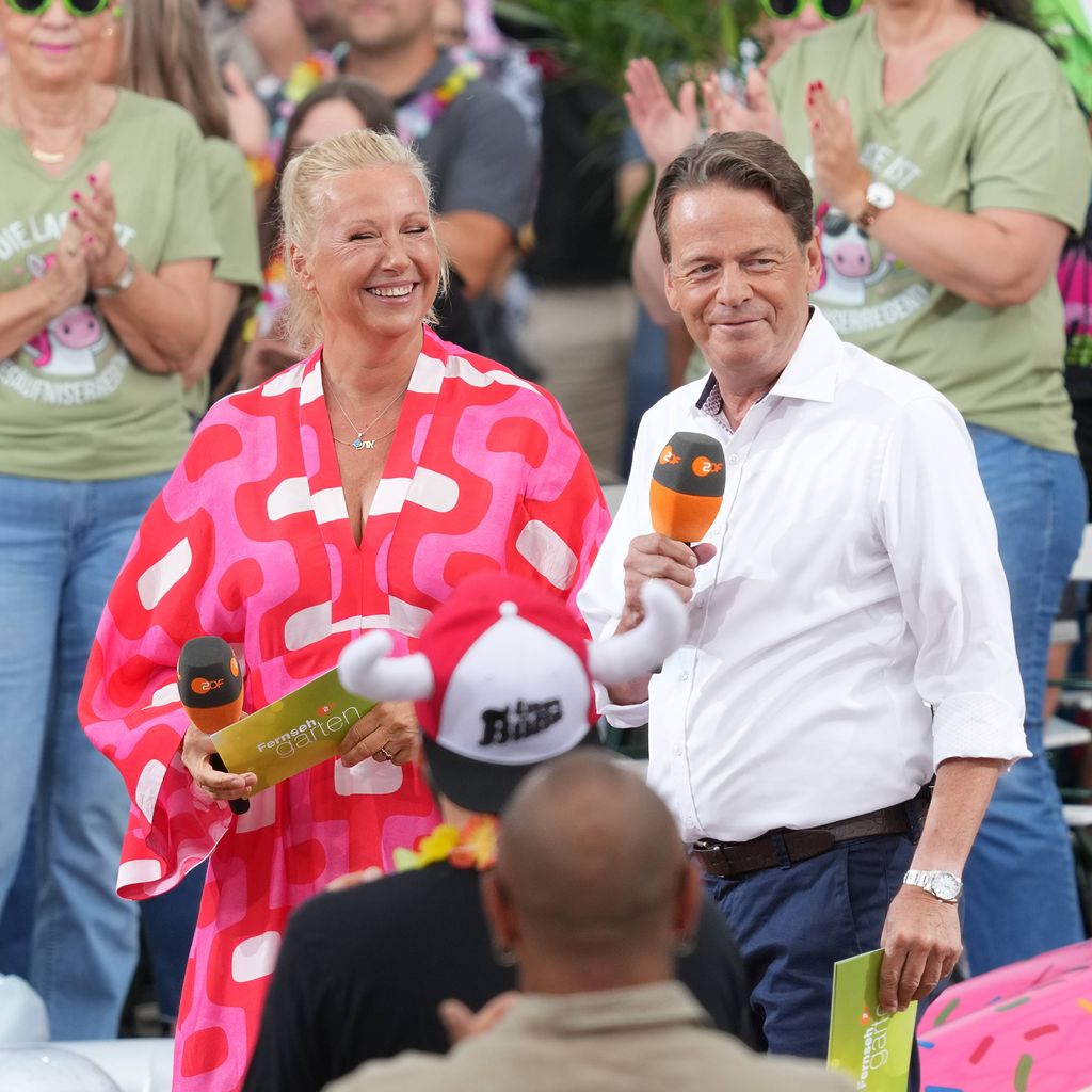 Andrea Kiewel und Rudi Cerne im "ZDF-Fernsehgarten" im Juli 2025