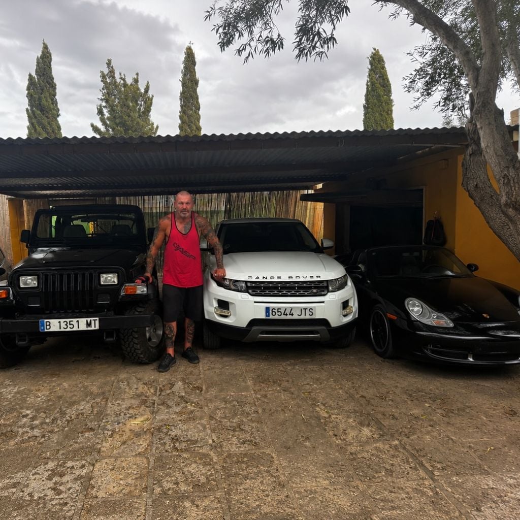 Andreas Robens mit seinen Autos