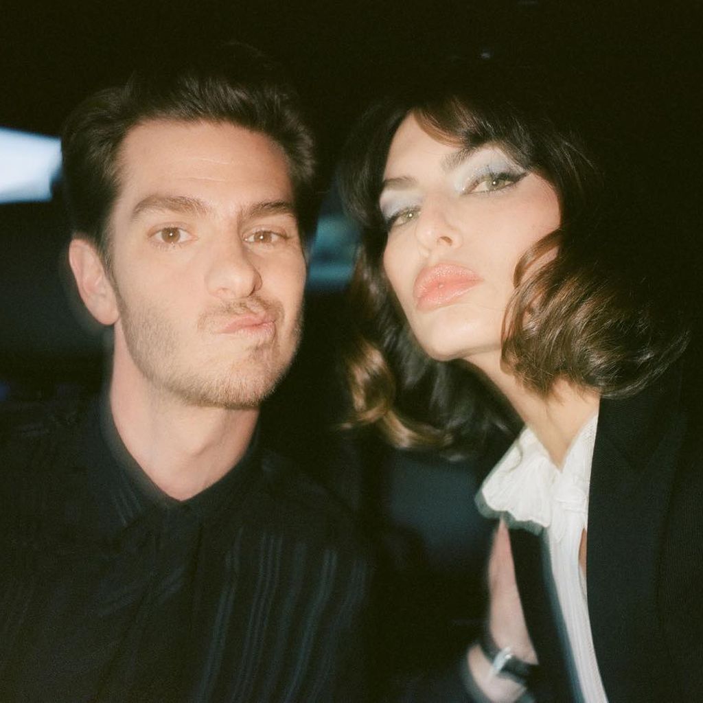 Andrew Garfield und Alyssa Miller
