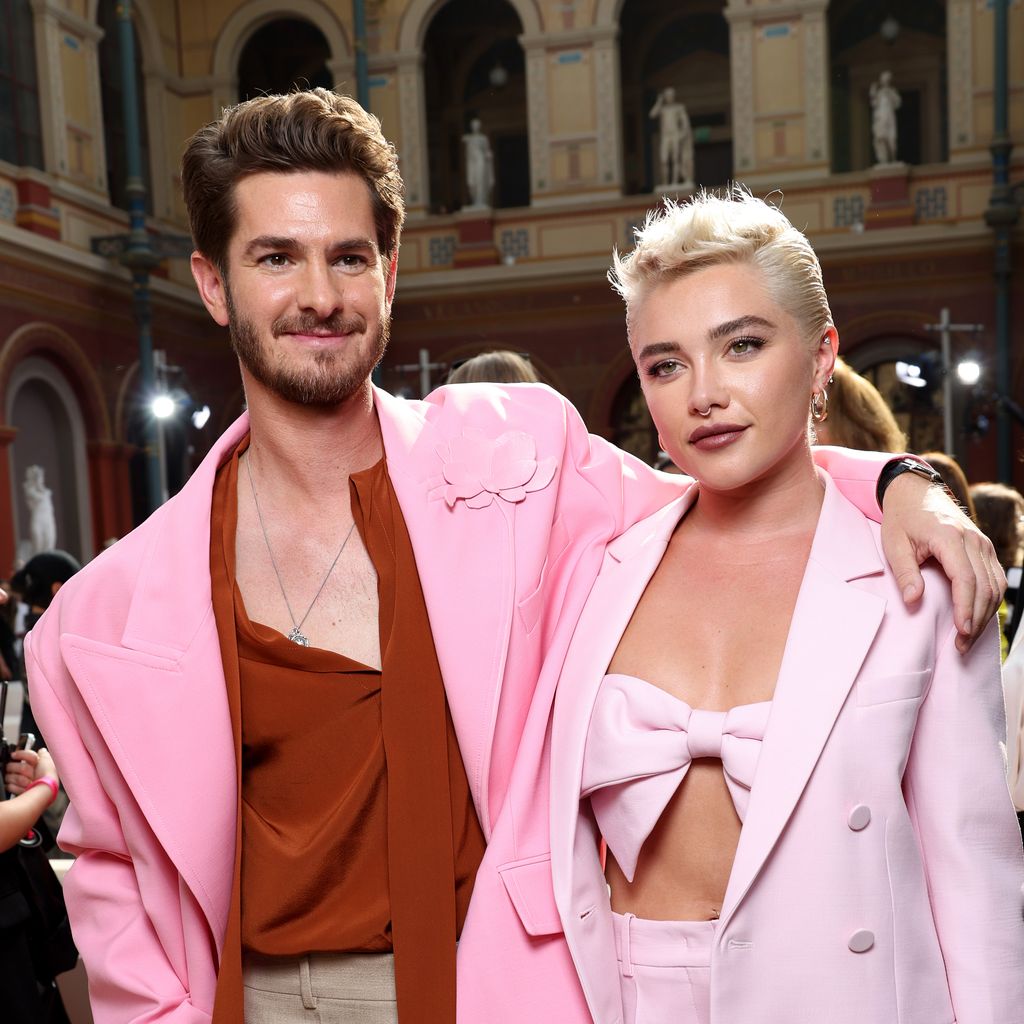 Andrew Garfield und Florence Pugh auf der Pariser Fashion Week 2023