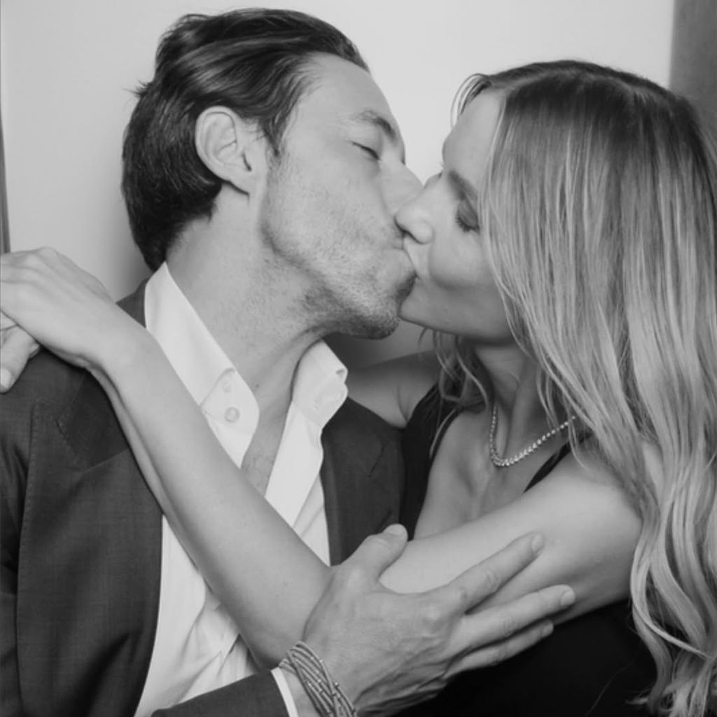 Schauspielerin Claire Holt mit ihrem Mann Andrew Joblon