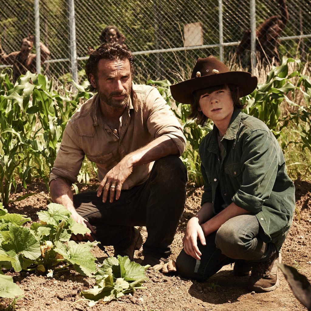 Rick (Andrew Lincoln) und Carl Grimes (Chandler Riggs) in "The Walking Dead", Staffel 4