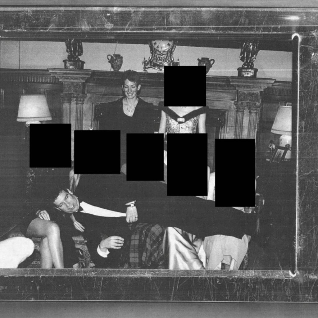 Andrew Mountbatten-Windsor und Ghislaine Maxwell in einem von der US-Justiz veröffentlichten Foto im Zusammenhang mit den Epstein-Akten