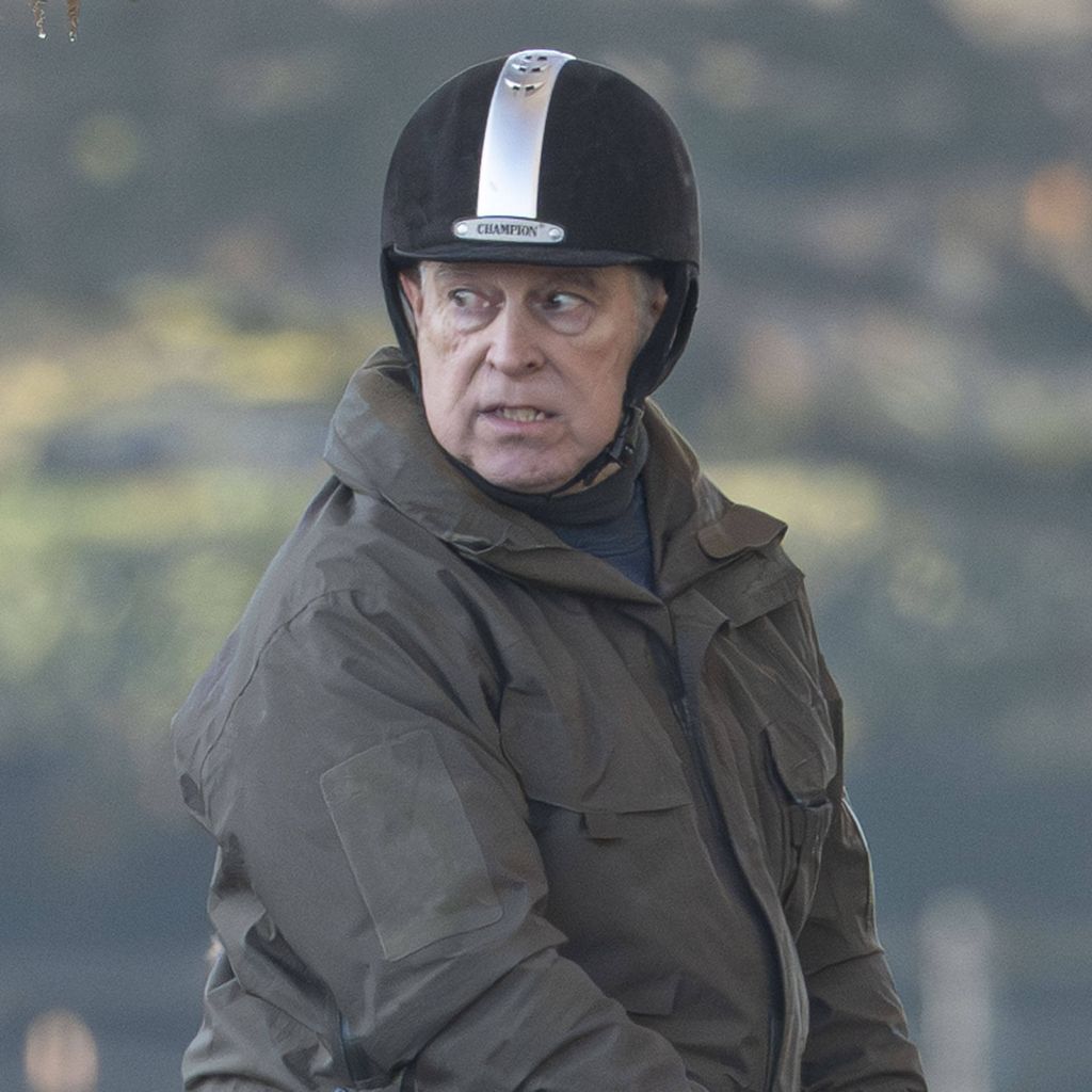 Andrew Mountbatten Windsor beim Ausritt nahe Windsor Castle vor dem großen Regenschauer am 13. Dezember 2025