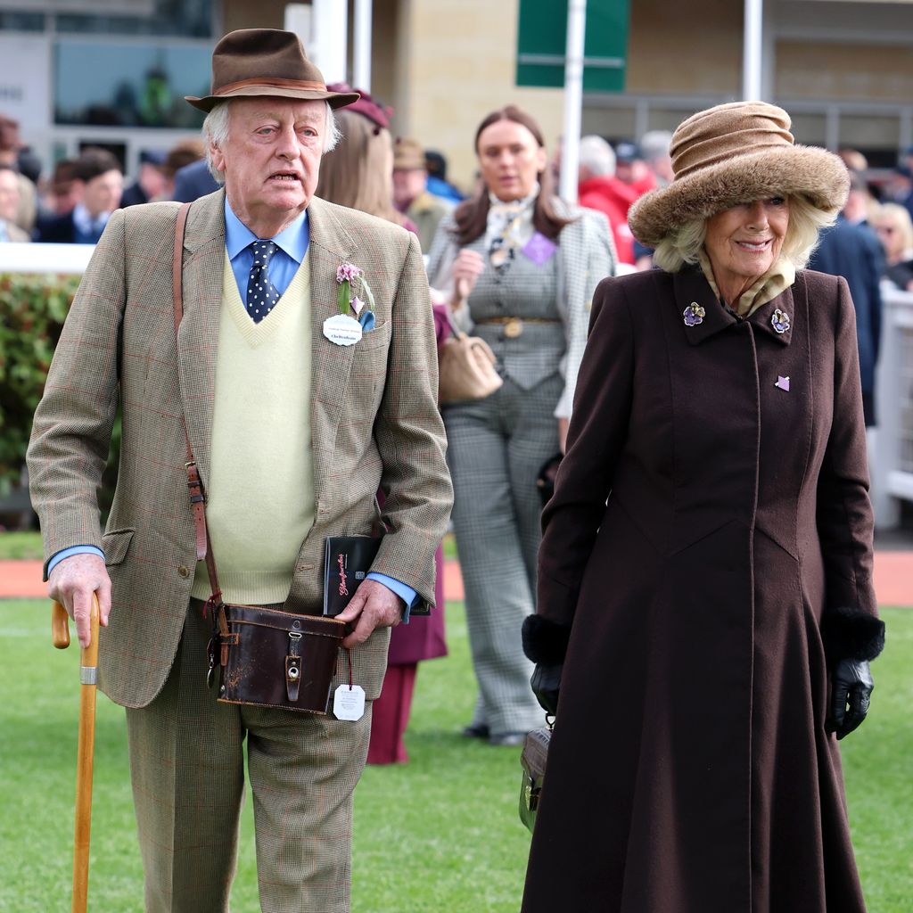 Andrew Parker Bowles und Königin Camilla beim Cheltenham Festival 2025