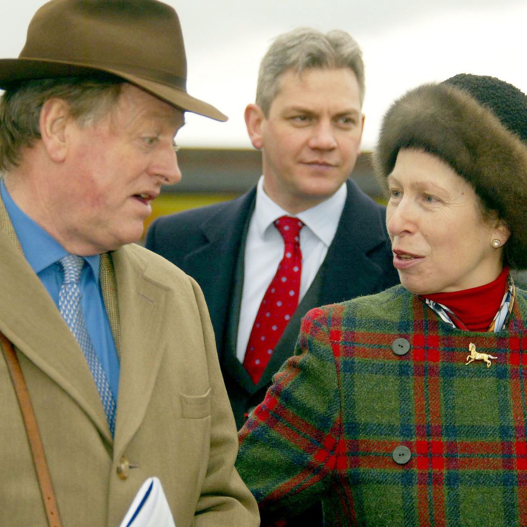 Andrew Parker Bowles und Prinzessin Anne in Cheltenham im März 2004