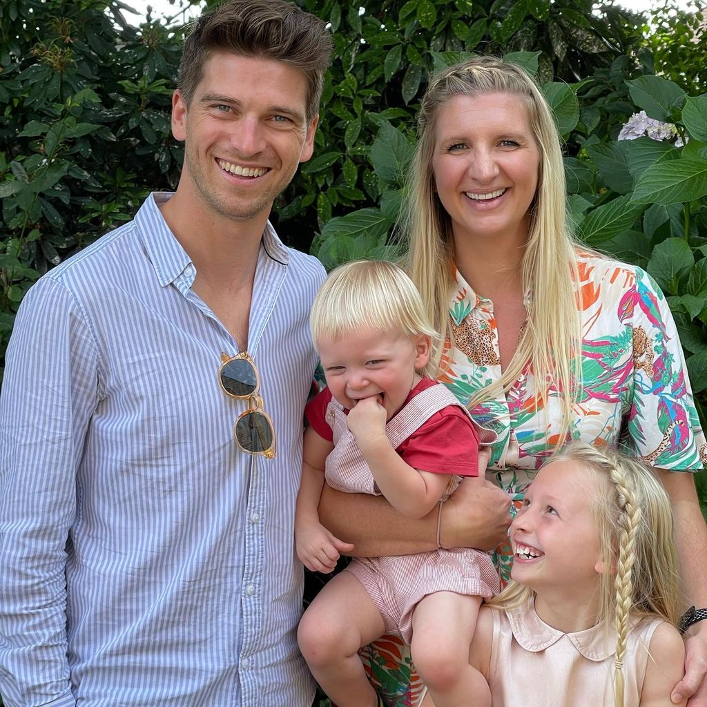 Andrew Parsons und Rebecca Adlington mit ihren Kindern Summer and Albie