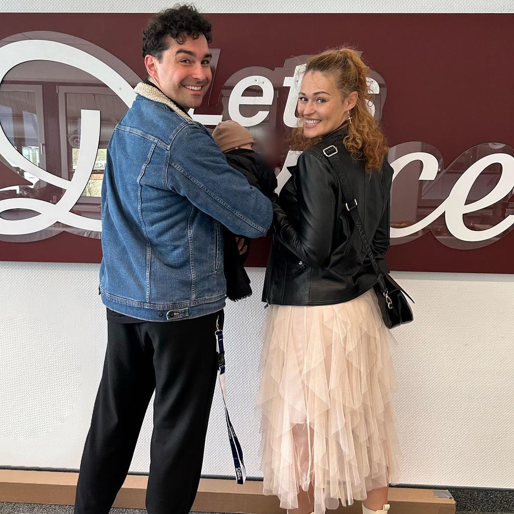 Andrzej Cibis und Victoria Kleinfelder mit ihrem Nachwuchs