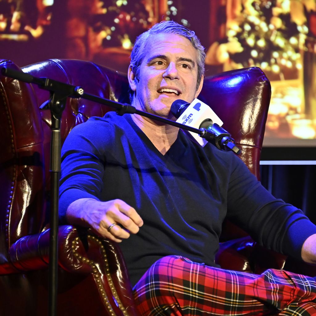 Andy Cohen während eines Radiotalks
