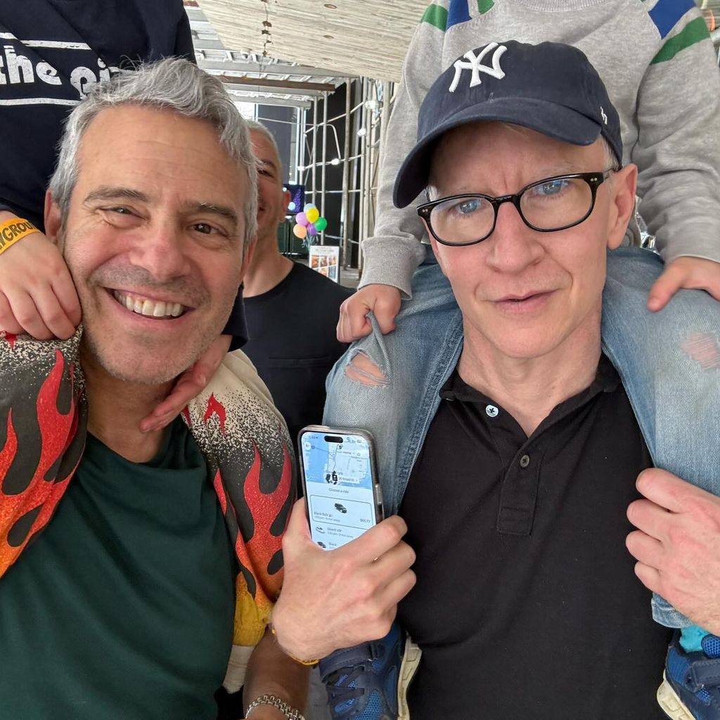 Andy Cohen und Anderson Coopern mit ihren Kids