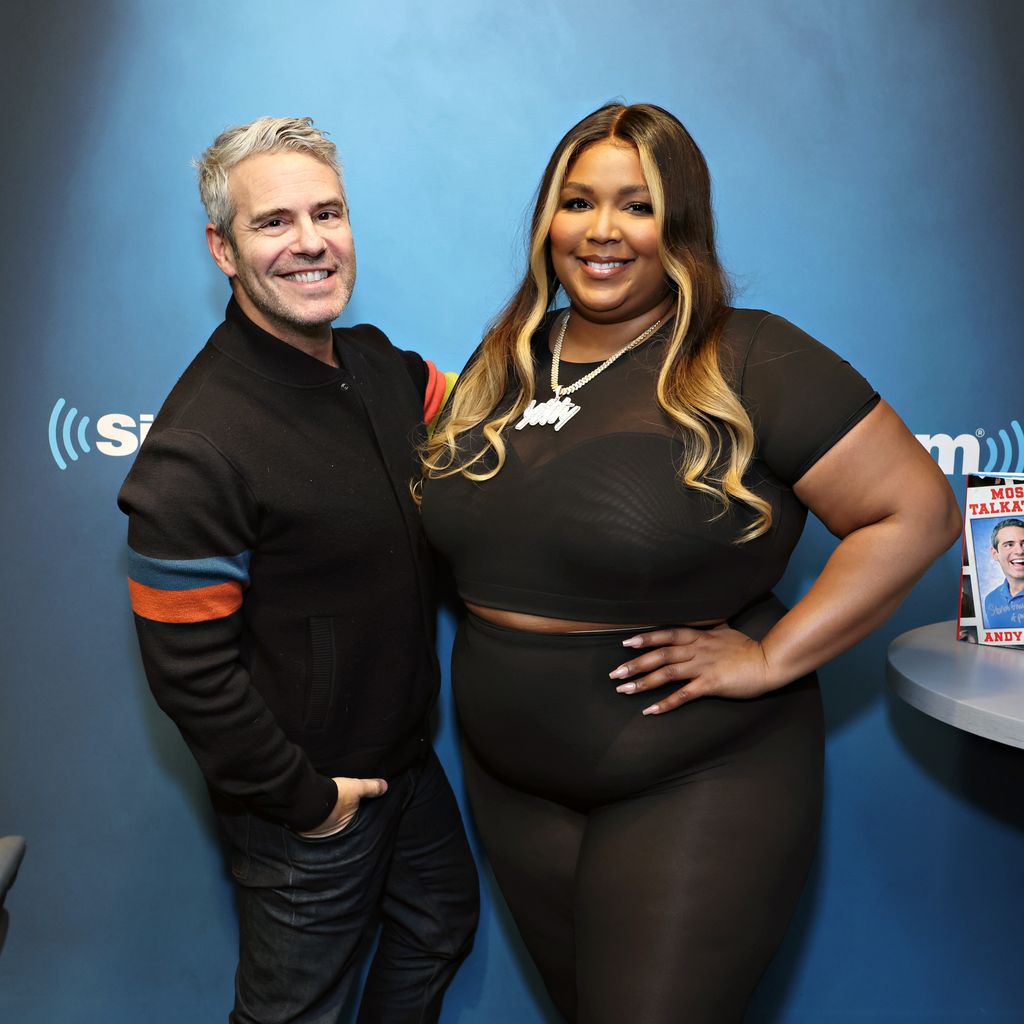 Andy Cohen und Lizzo im April 2022