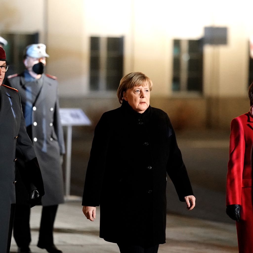 Angela Merkel beim Großen Zapfenstreich in Berlin