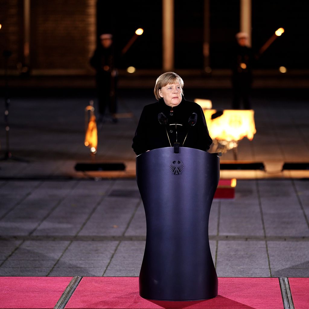 Angela Merkel beim Großen Zapfenstreich in Berlin