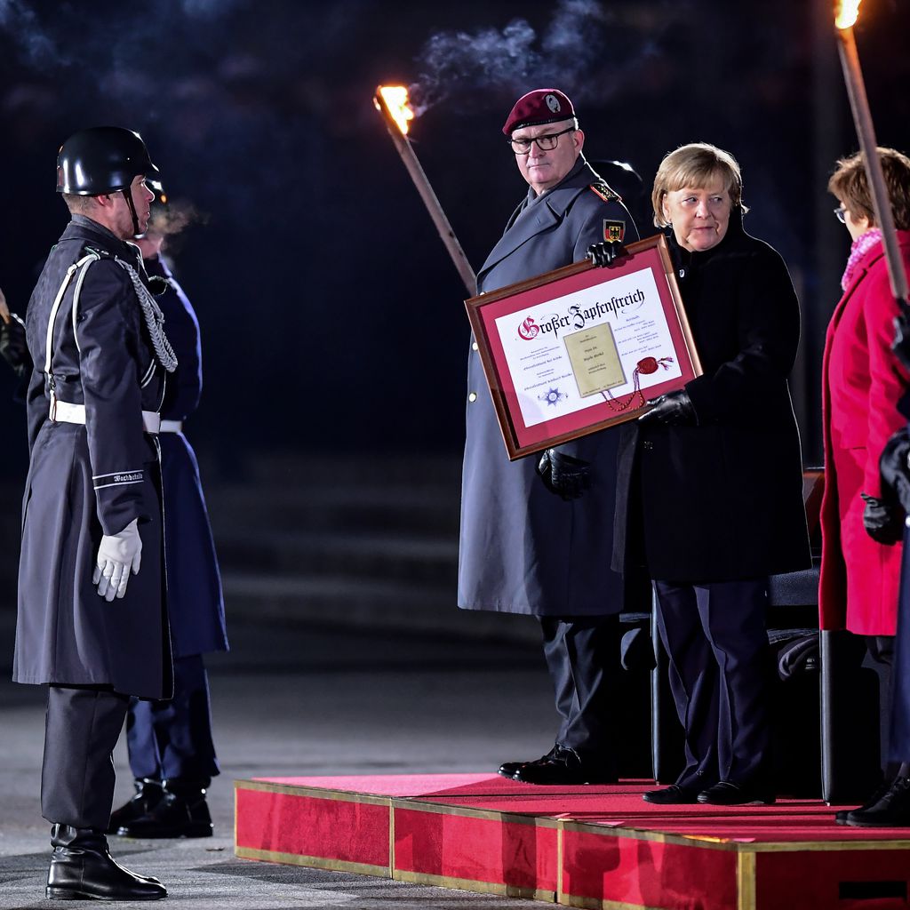 Angela Merkel beim Großen Zapfenstreich
