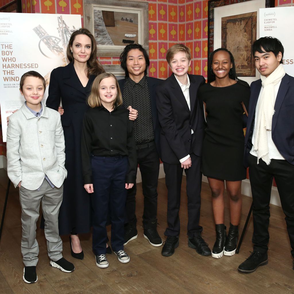 Angelina Jolie zusammen mit Knox, Vivienne, Pax, Shiloh, Zahara und Maddox, Februar 2019