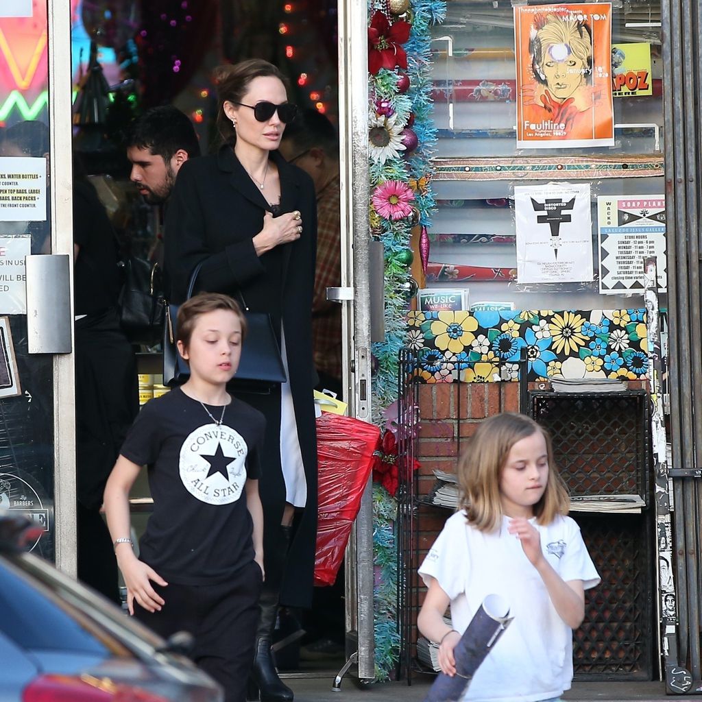 Angelina Jolie mit ihren Kindern Knox und Vivienne in Los Feliz