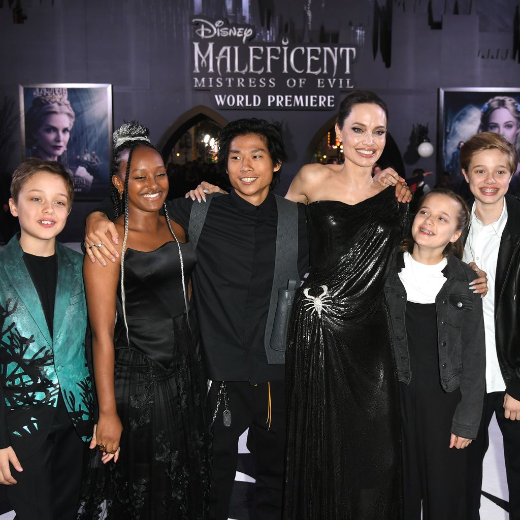 Angelina Jolie mit ihren Kindern Knox, Zahara, Pax, Vivienne, Shiloh