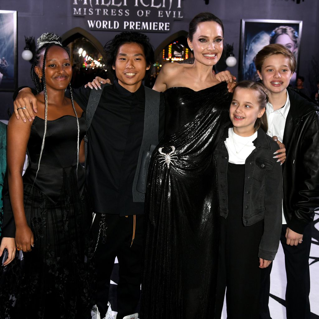 Angelina Jolie mit ihren Kindern Knox, Zahara, Pax, Vivienne und Shiloh